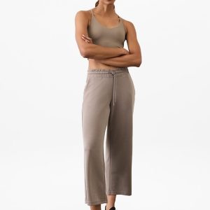 Seasoft Mid Rise Straight Crop