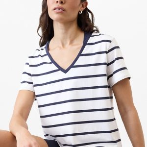 Essential V-Neck Tee
